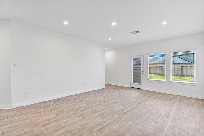 Building Photo - 31634 Whittis Hl Wy