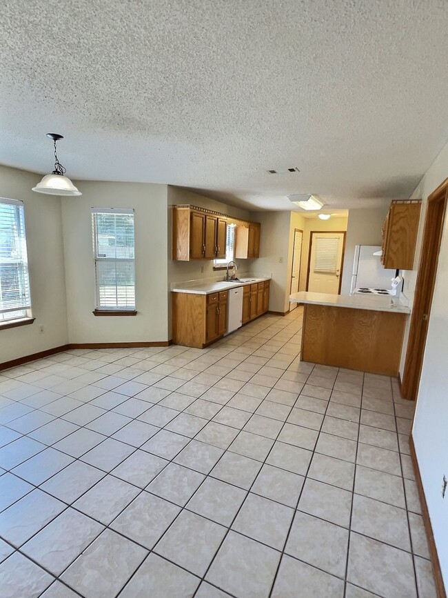 Building Photo - Spacious 4-Bedroom Home in Ocean Springs S...