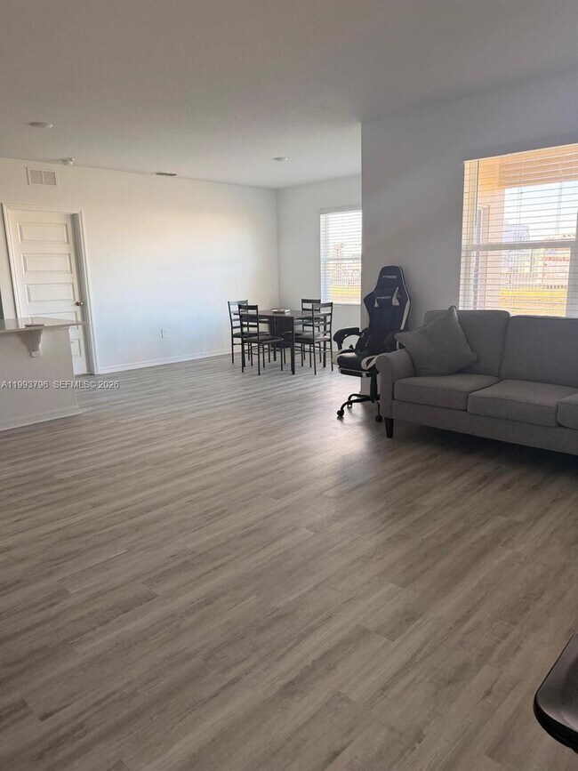 Building Photo - 632 Taylor Grvs St