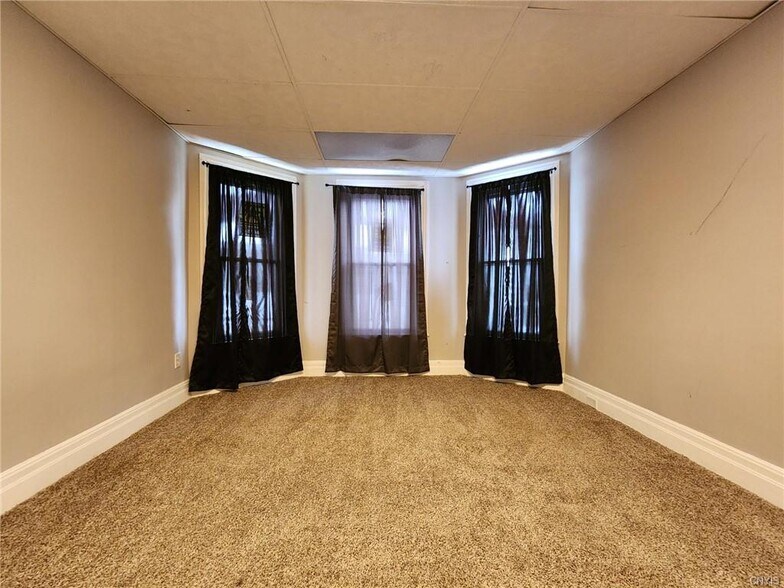 Building Photo - 218 S Pleasant St