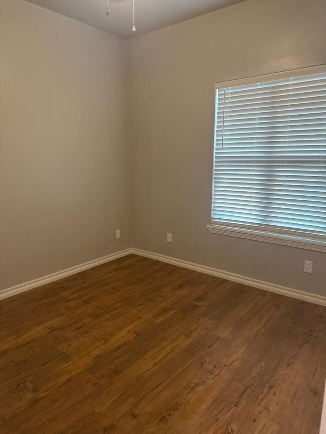 Building Photo - 1810 3rd St