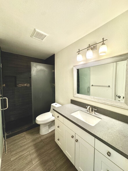 Main Bathroom - 8750 1/2 Wyngate St