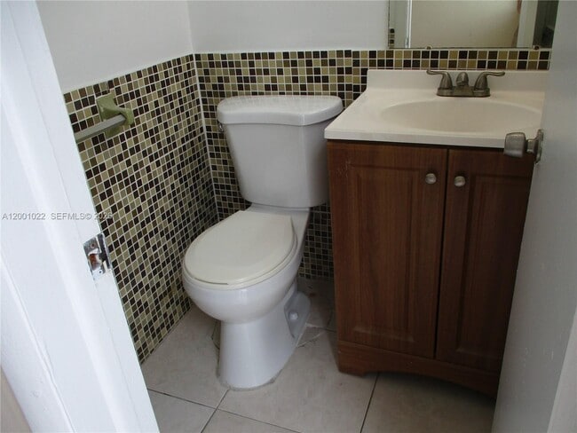 Building Photo - 1949 Taylor St