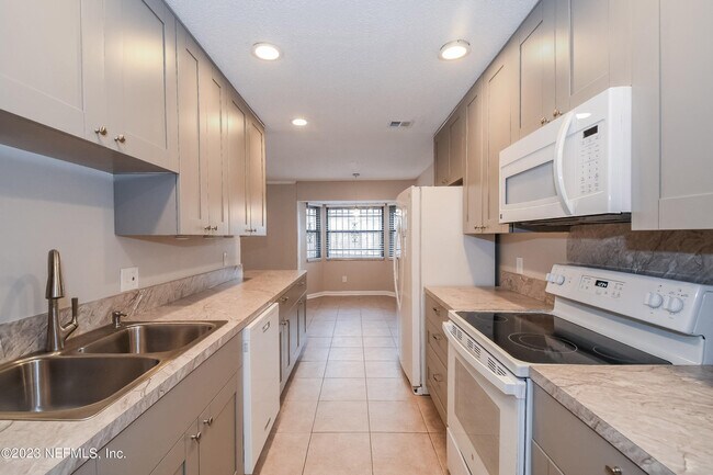 Building Photo - 8366 Grampell Dr