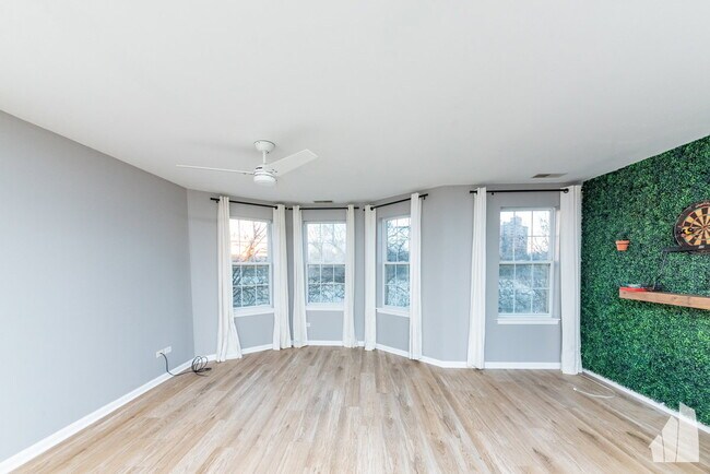 Building Photo - 1471 N Larrabee St
