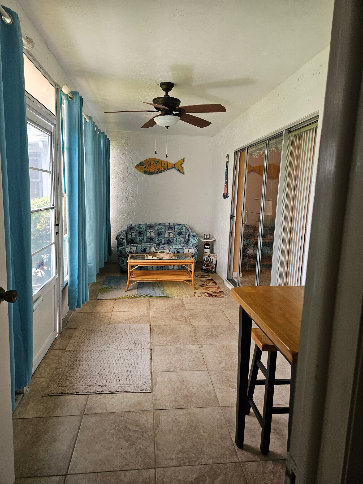 Lanai - 1220 SE 40th St