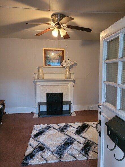 Living room with fireplace - 2763 Vineville Ave