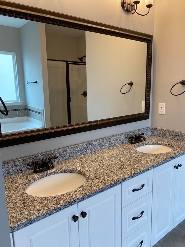 Building Photo - Spacious 5-Bedroom Home with Open Foyer - Move-In Ready! **Close to Fort Gordon, Hospitals, and I...