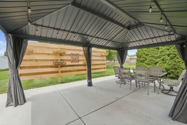 Building Photo - 9083 Marquis Dr
