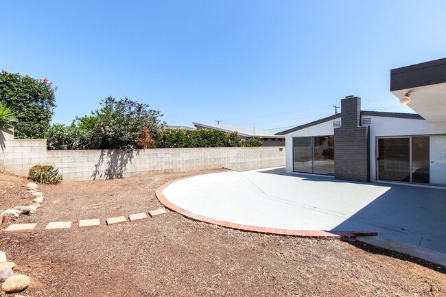 Building Photo - 4 Bedroom Home in Bay Park with Office and...