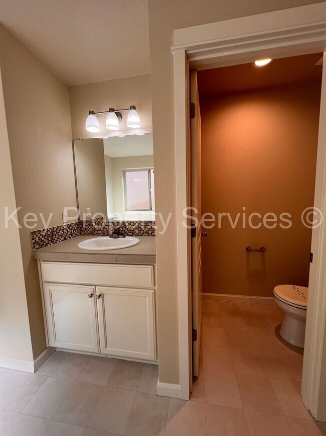 Building Photo - Hazel Dell 5 Bedroom Close to Amenities!