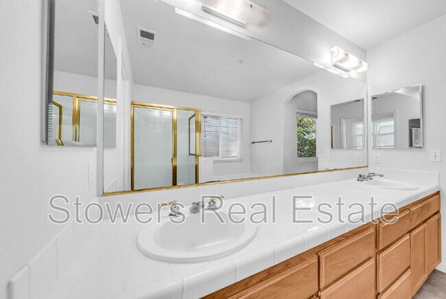 Building Photo - 116 Foxglove Ln