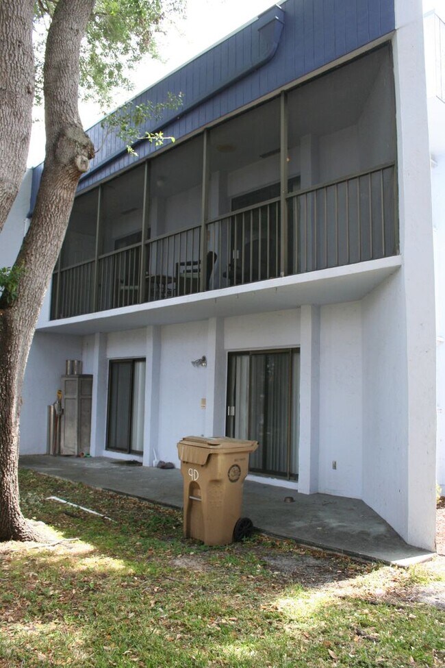 Building Photo - Pretty, Huge, Updated Townhome
