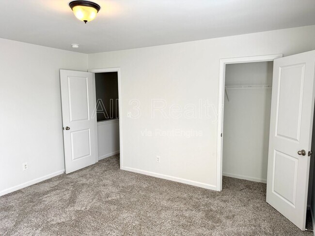 Building Photo - 6107 Heisler St