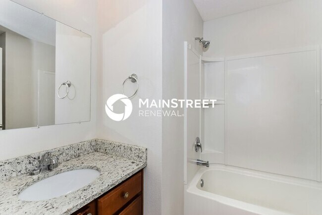 Building Photo - 3 Bedroom Pet-Friendly Home in Tavares, FL with Main Street Renewal