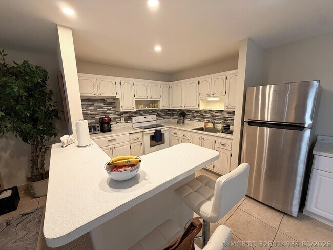 Building Photo - 419 Brittany Dr