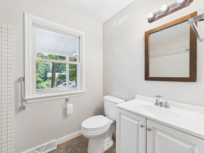 Building Photo - 3041 Clintwood Rd
