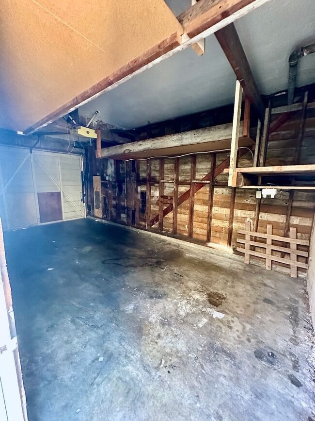 Building Photo - Cedar LB