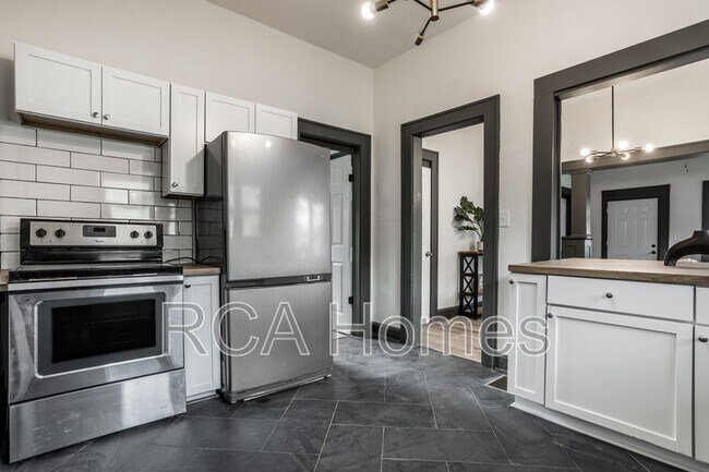 Building Photo - 4612 E New York St