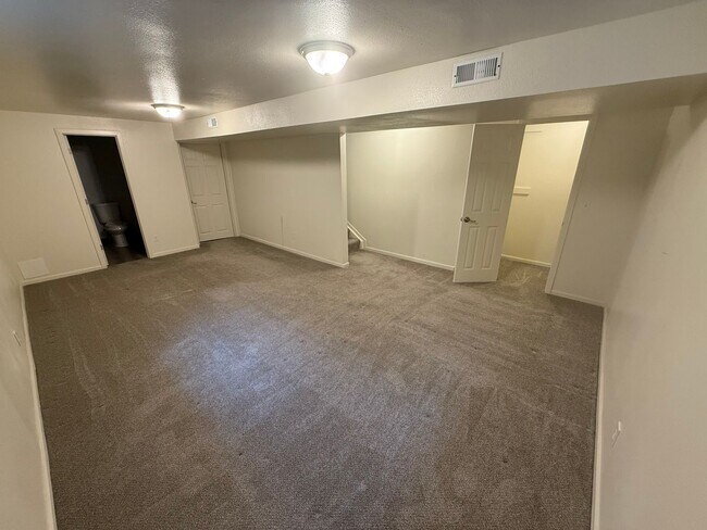 Building Photo - 1402/1404T