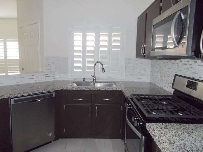 Building Photo - Beautiful 1-Bedroom Condo in Prime Bella V...