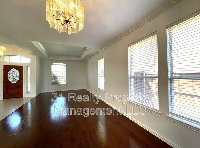Building Photo - 4400 Avebury Dr