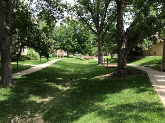 Building Photo - Updated 1 BDR with loft in Gunbarrel