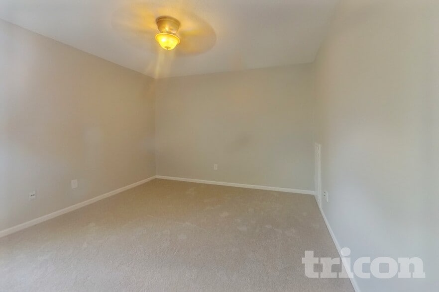 Building Photo - 1404 S Montebello Ln