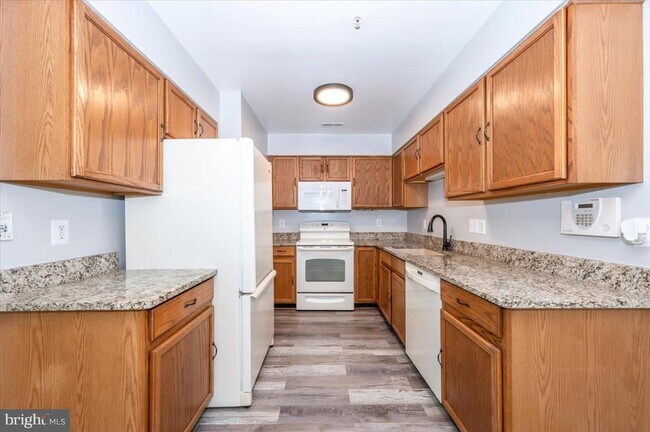 Building Photo - 161 Heathfield Dr