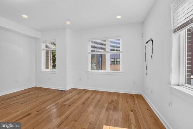Building Photo - 950 Shackamaxon St
