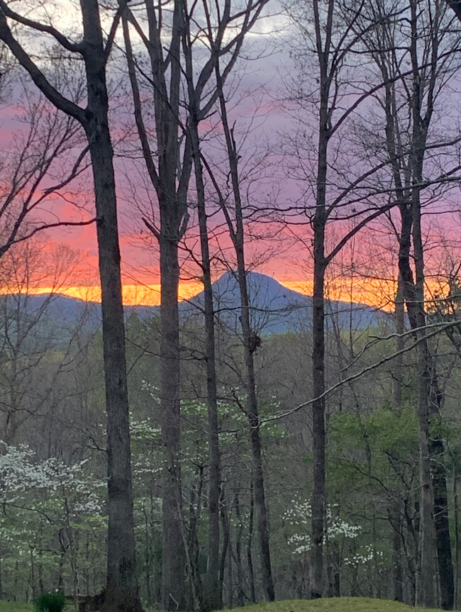 Spectacular sunset views of Mt. Yonah - 267 Whitewater Overlook