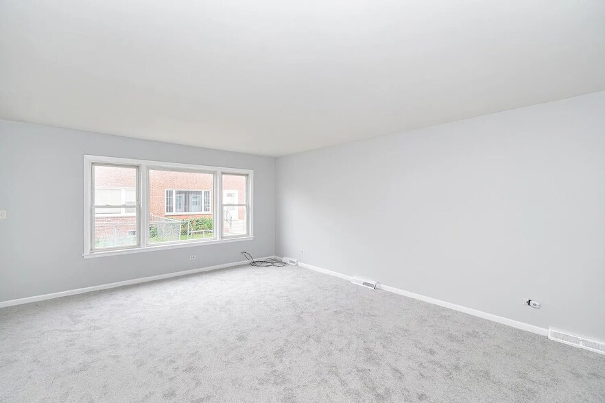 Building Photo - 9543 Sumac Rd