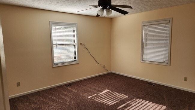 Building Photo - Home Located in Hamilton, Close to Lake Harding!