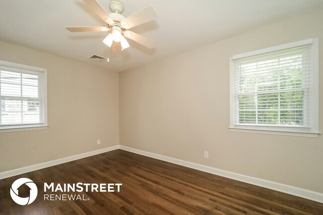 Building Photo - 402 Boxwood Dr