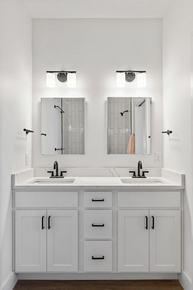 Building Photo - 1758 S Highland Park Ave