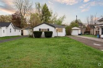 Building Photo - 4411 Kenmore Ave