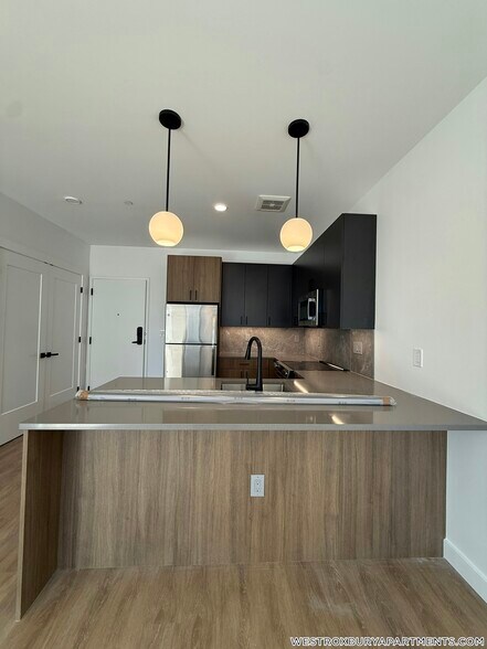 Primary Photo - 199 Gardner St