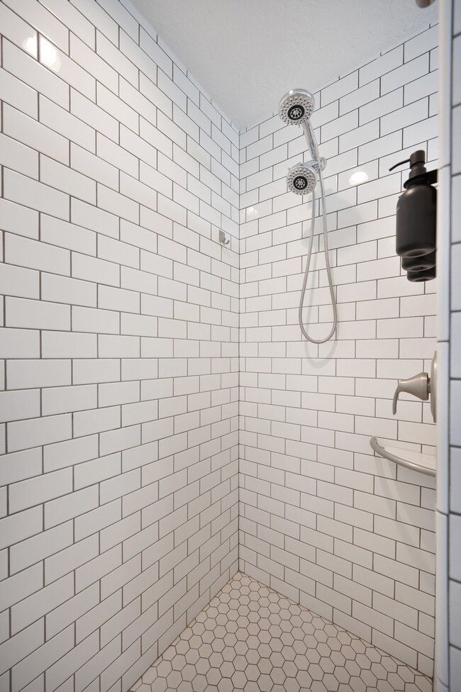 Building Photo - 841 N 5th St