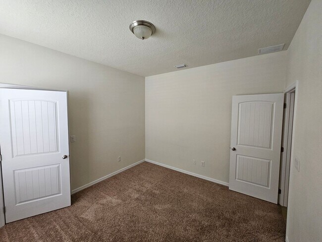 Building Photo - 5432 SW 49th Ave