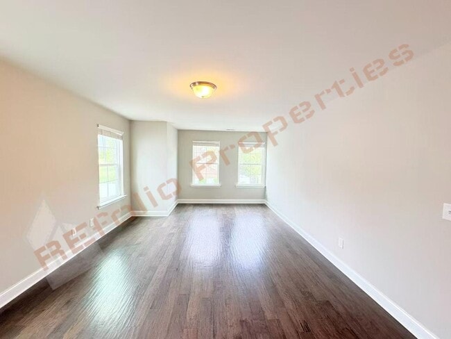 Building Photo - 713 Newlyn Dr