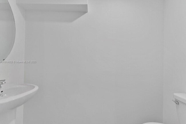 Building Photo - 2558 SE 27th Dr