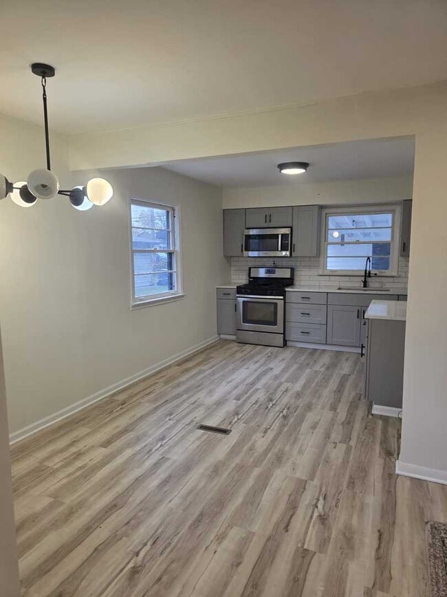 Building Photo - 4905 143rd Pl