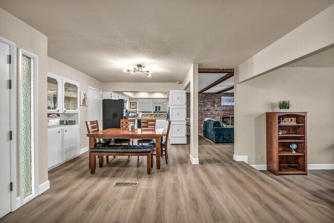 Building Photo - 1490 Foster Dr