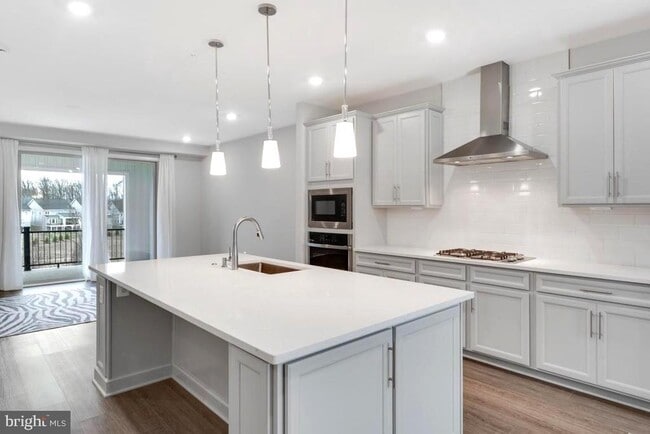 Building Photo - 11003 Resort Road