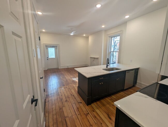 Building Photo - Gorgeous New 1 Bed 1 Bath Apartment in Historic Covington