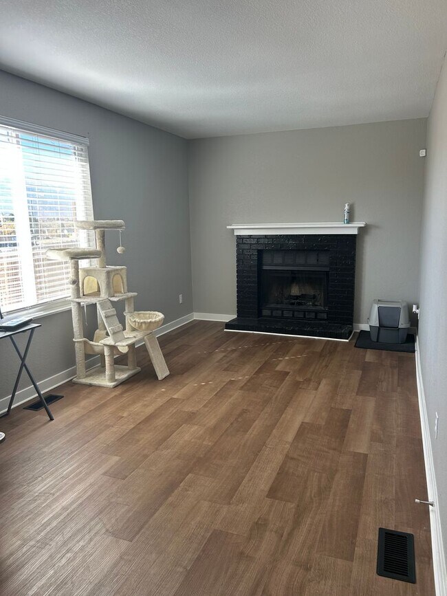 Building Photo - Single Family 3 bedroom, 1.5 bath