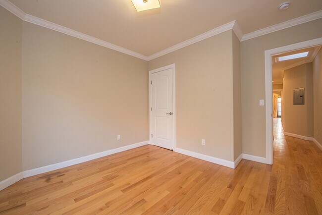 Building Photo - 2126 30th Ave