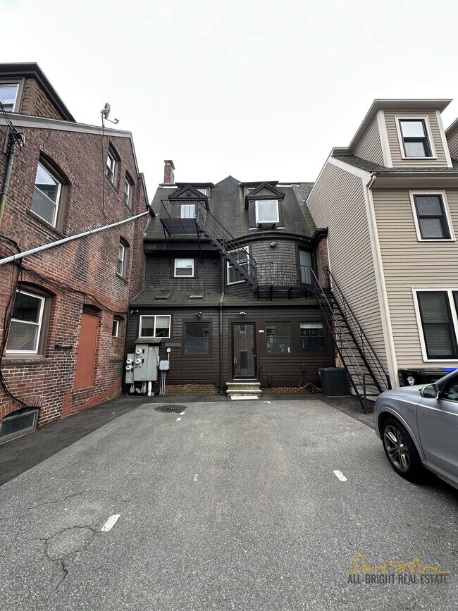 Building Photo - 1798 Beacon St