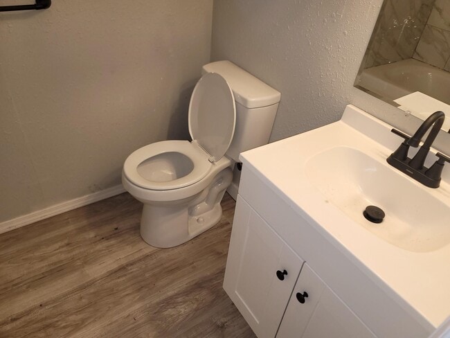 Building Photo - 5934 Ridgeway Dr