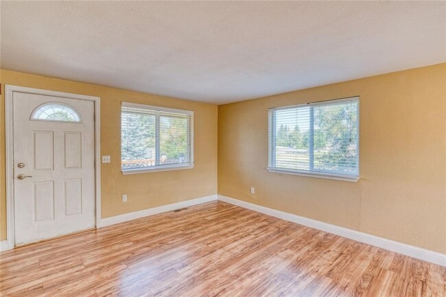 Building Photo - 296 Hartt Hill Dr